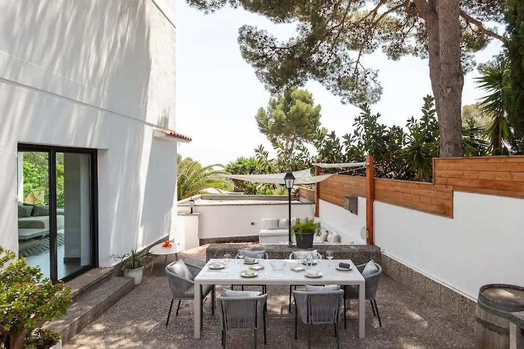 Moderna Villa Con Piscina Y Amplio Jardin 卡斯特尔德费尔斯 西班牙