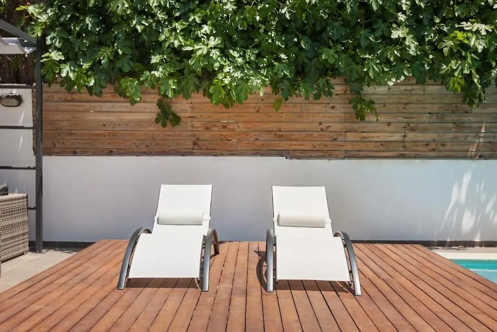 度假居 Moderna Villa Con Piscina Y Amplio Jardin 卡斯特尔德费尔斯