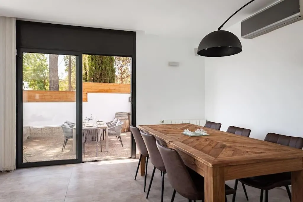 Moderna Villa Con Piscina Y Amplio Jardin 卡斯特尔德费尔斯